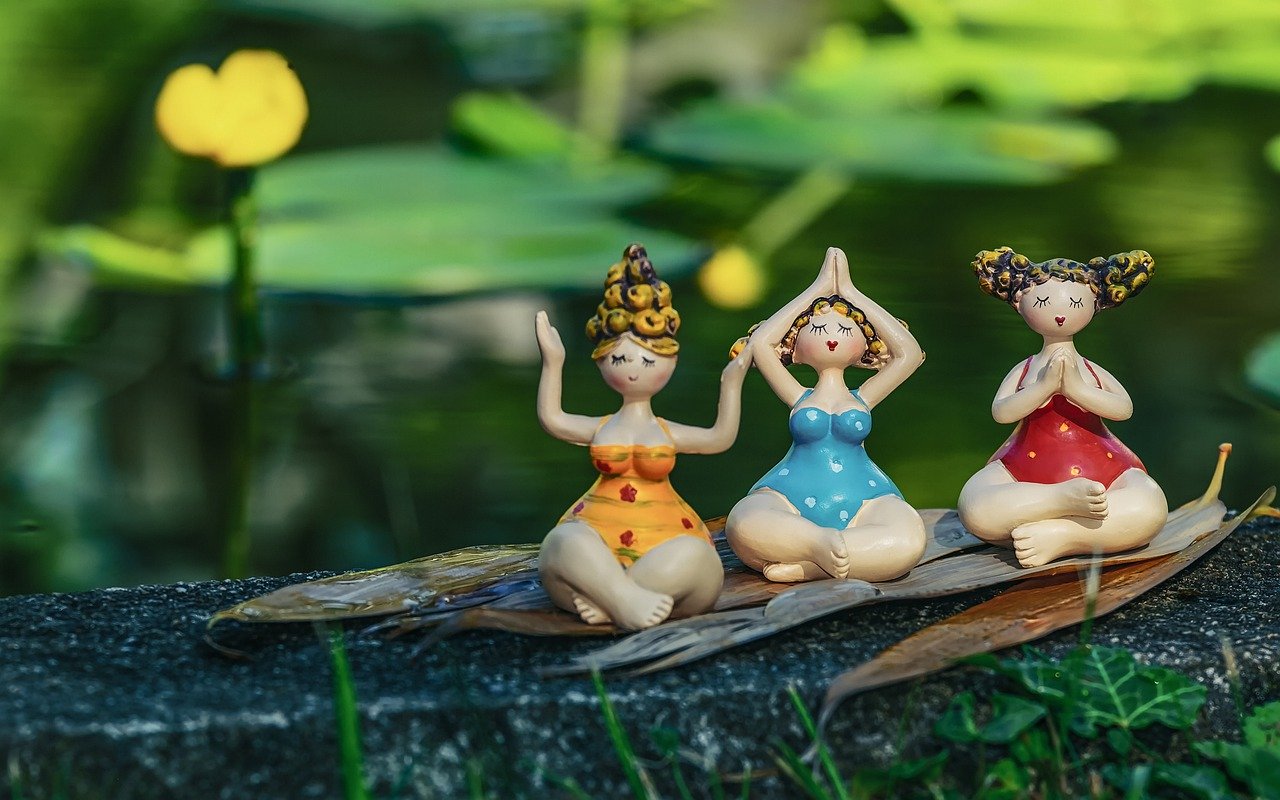 Frauen beim Yoga